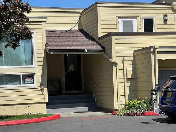3rd image of 5842 NE 75th St Unit C205