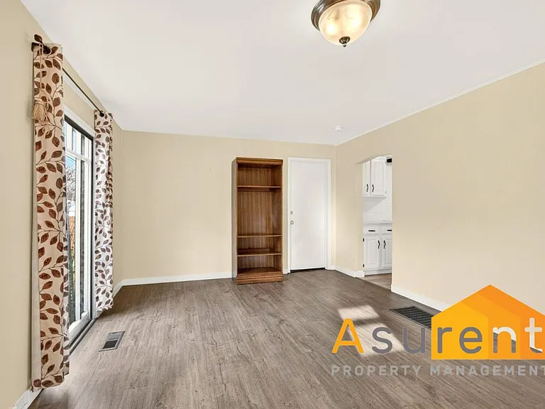 270 Morton St — Photo 4