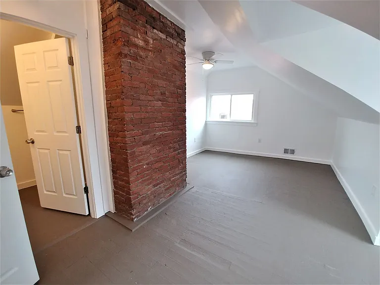 410 Walter St — Photo 16