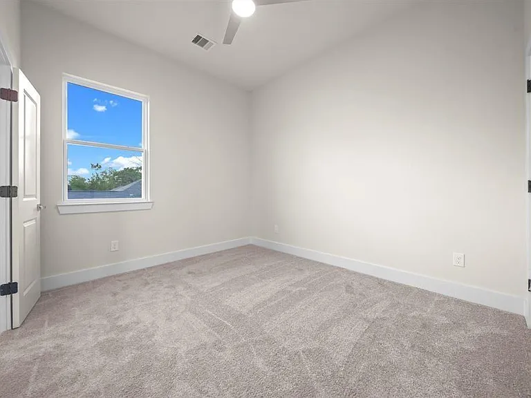 4525 Davenport St — Photo 16