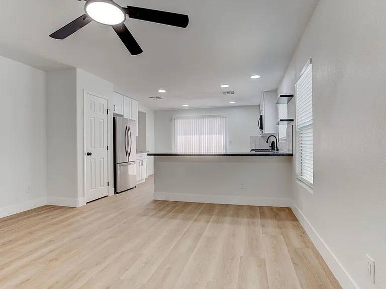 8765 First Lady Ave — Photo 2