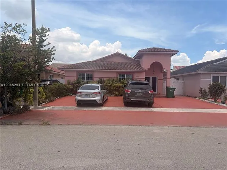 8814 NW 109th Ter #8814 — Photo 3