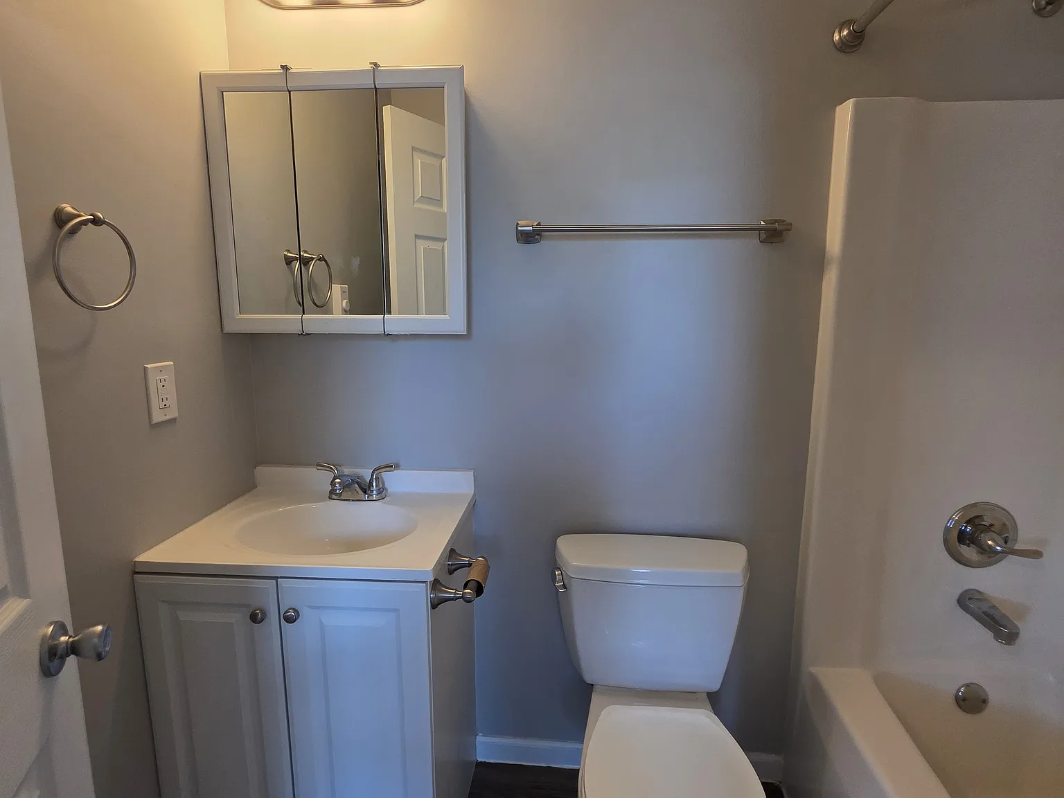 509 E Commercial Ave — Photo 4