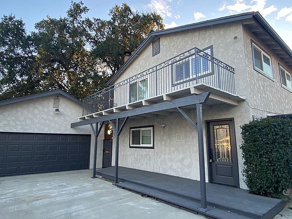 This Home (4943 Walnut): Rear Unit / 3 Bed, 2 Bath / $2,800 Mo