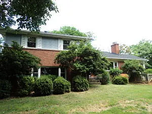 106 Viewmont Ct — Photo 4