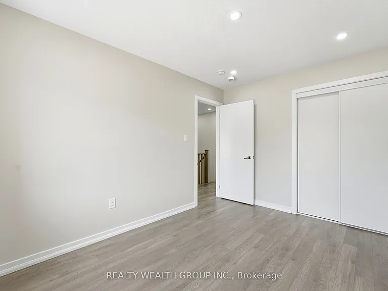 112 Golden Springs Dr — Photo 22