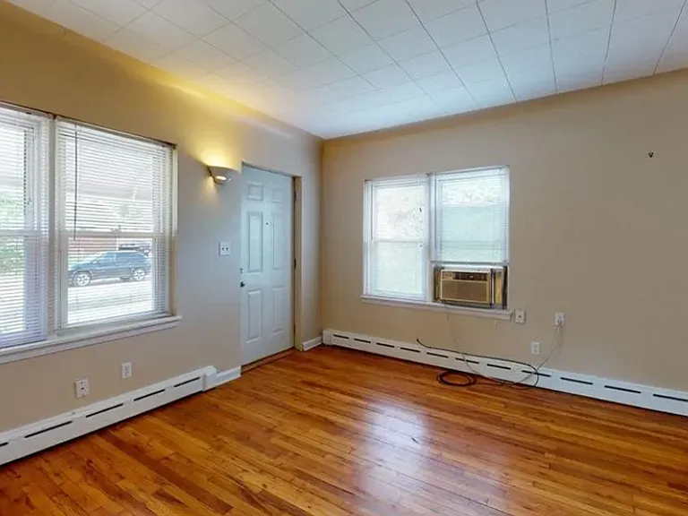 694 Lincoln Ave — Photo 2