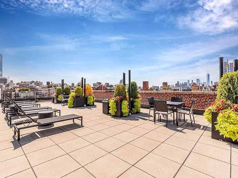 208 W 23rd St #914 — Photo 9