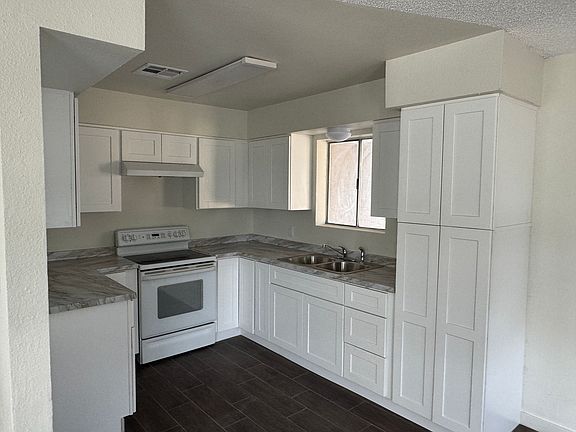 3rd image of 1038 E Kennedy Ln