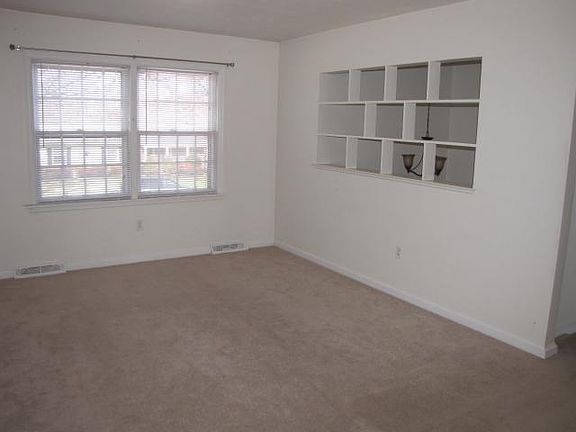 4th image of 1023 Almond Dr