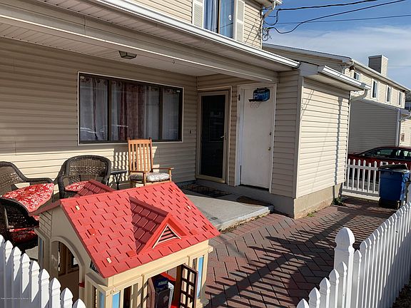 2nd image of 35 Armand St Unit 21
