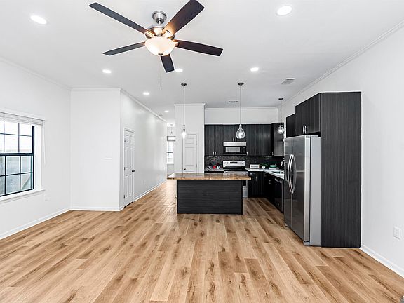 3rd image of 902 Audubon Place Ave