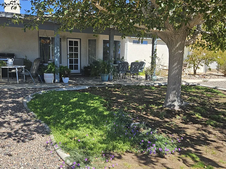 22427 Hurons Ave — Photo 6