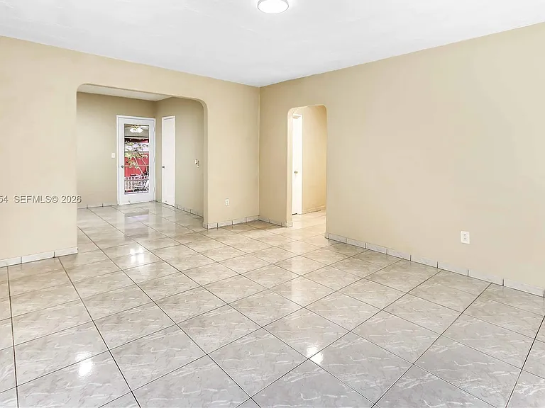 1015 Cortez St — Photo 3