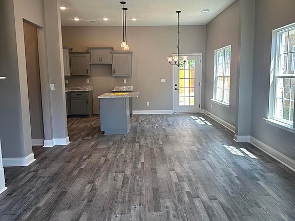 4th image of 292 Flower Garden Dr