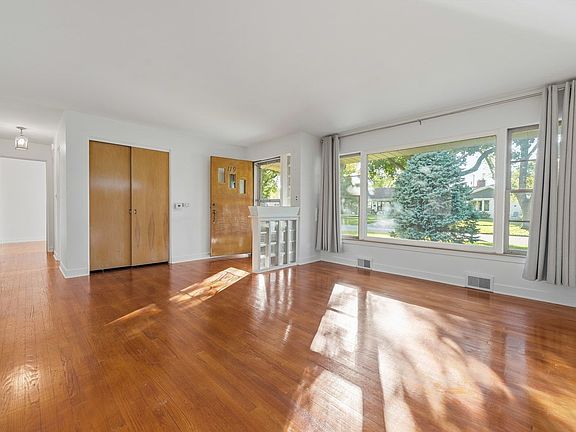 5th image of 119 N Wille St