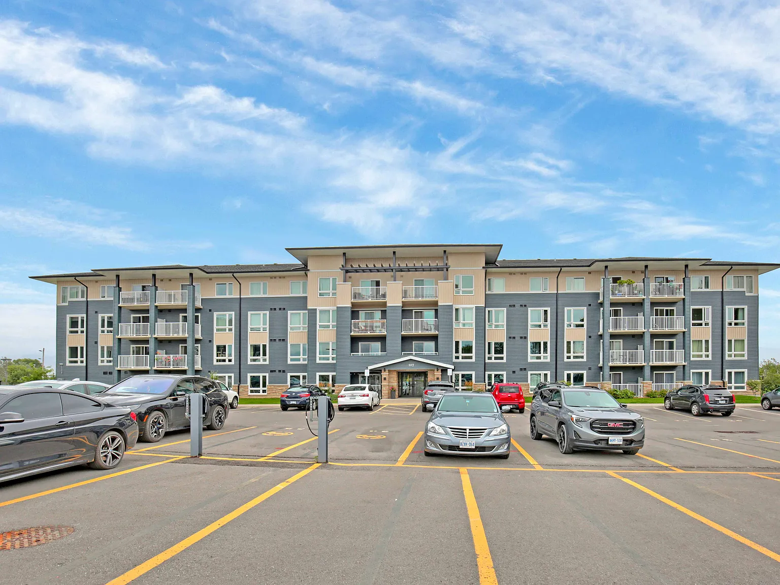 Ridgeway Suites Apartments — Photo 2
