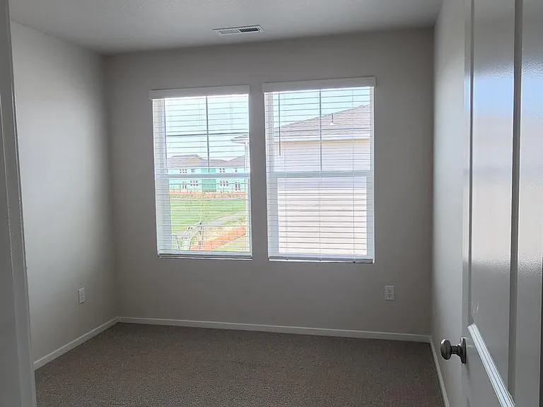 2215 Livesay Ln — Photo 19
