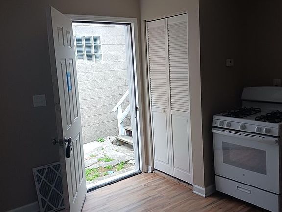 4th image of 1103 Logan St Unit 1