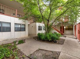 706 W 22nd St