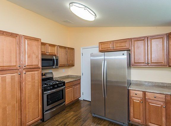 4th image of 1025 Sheffield Pl