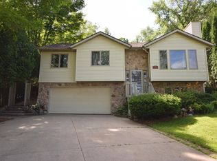 518 Oak Ter, Slinger, WI 53086