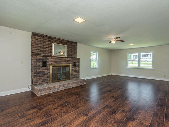 3rd image of 530 College St