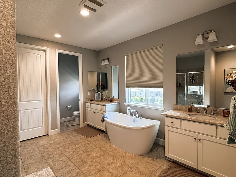 2072 Parsons Dr #1 — Photo 2