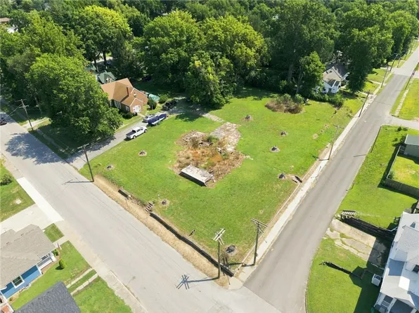 404 N Main St, Carrollton, MO 64633