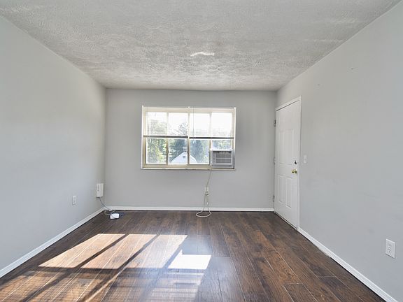 2nd image of 1281 Sunset Ave #4
