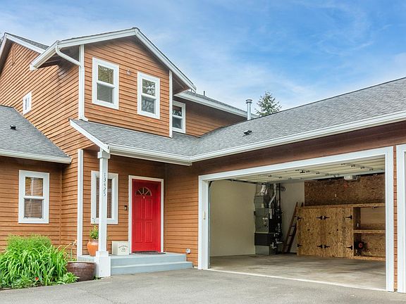 850 sq ft Garage!