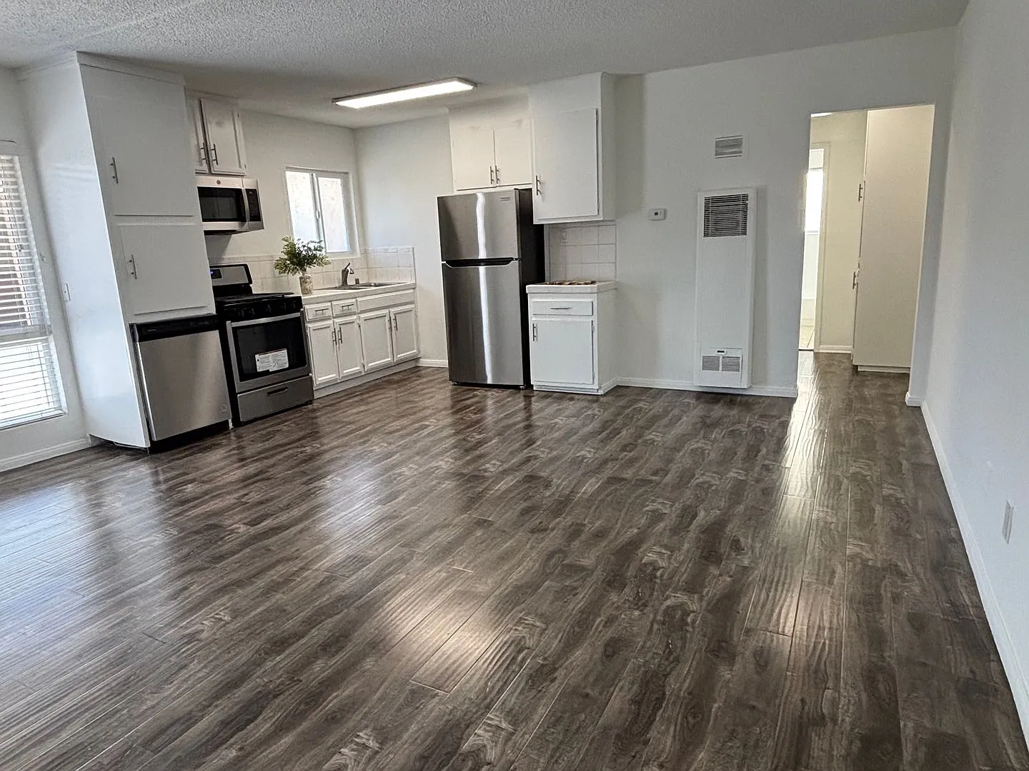 6566 Fountain Ave — Photo 4