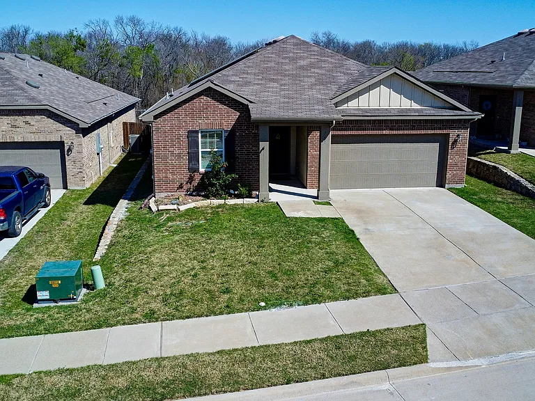 741 Windsor Ct — Photo 28