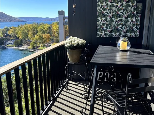 23 Cliffside Dr, Canandaigua, NY 14424