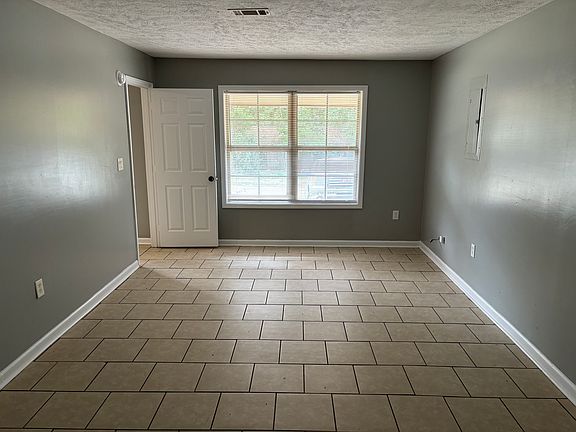 3rd image of 1444 Woody Dr