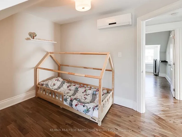 53 Highview Cres #UPPER — Photo 11