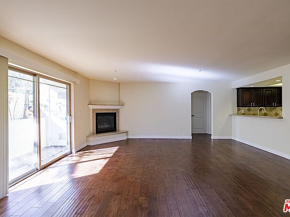 3rd image of 4822 Elmwood Ave APT 104