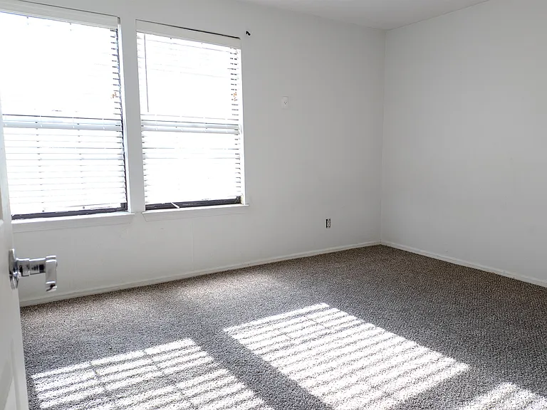 16001 E Alaska Pl — Photo 9