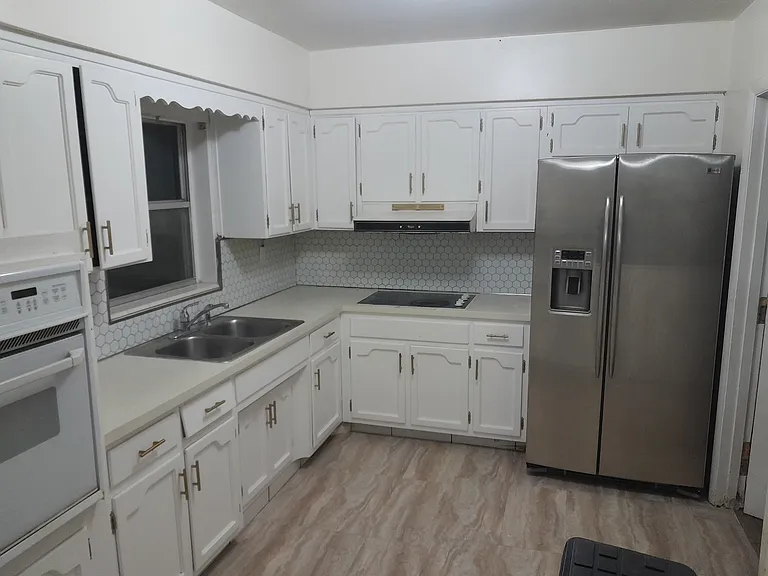 2260 Gulfstream Dr — Photo 2