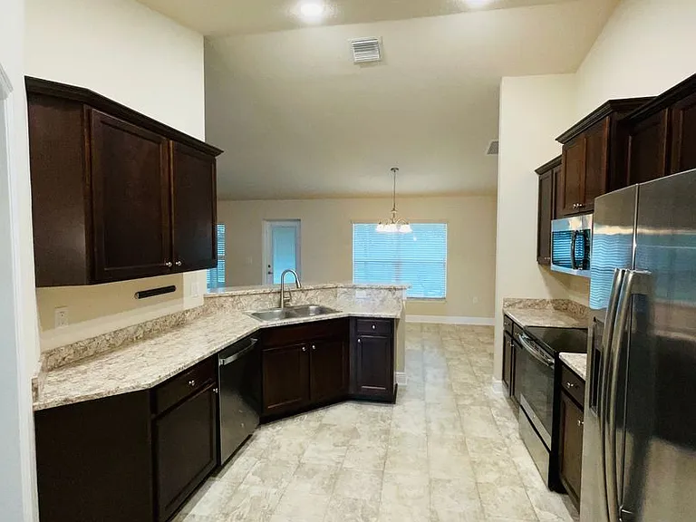 3273 SW Rosser Blvd — Photo 4