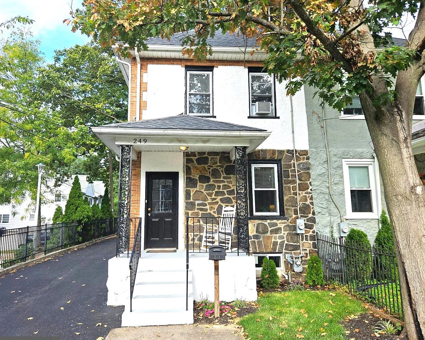 4 bed, 2.5 bath, 1664 sqft, $2,950 — Photo 1