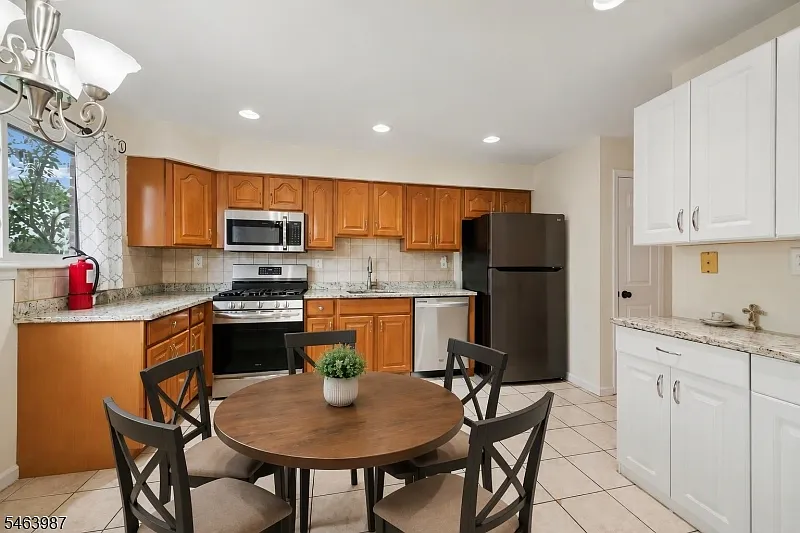 3 bed, 2.5 bath, $3,500 — Photo 3