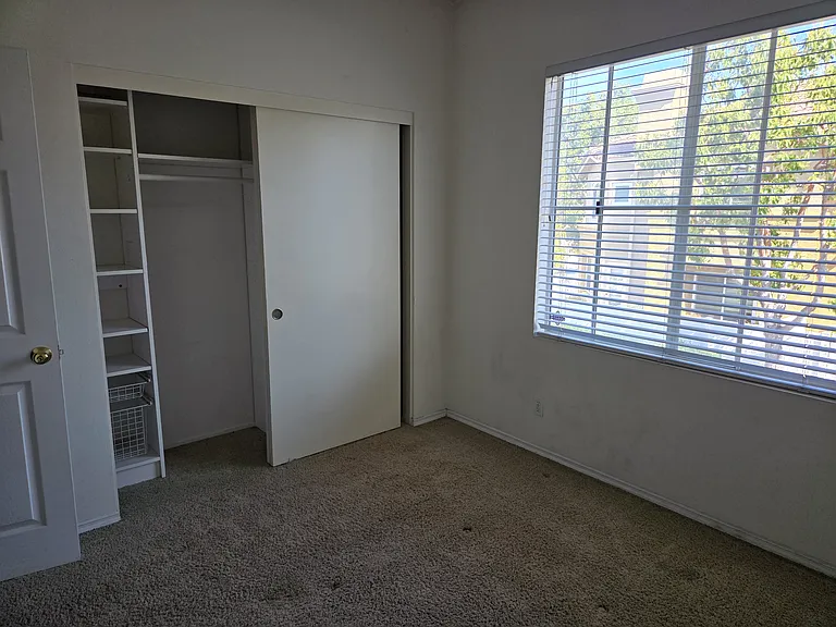 E Hunsford Dr — Photo 3