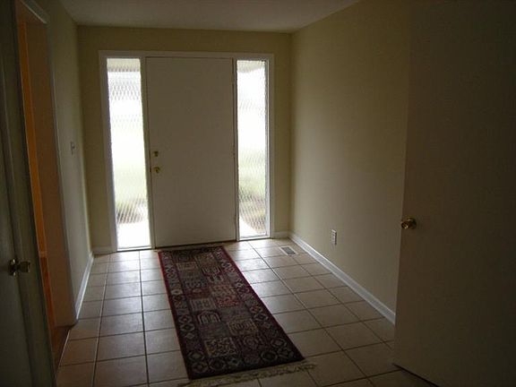4th image of 194 S Village Dr