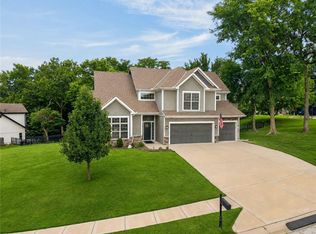 6388 NW Sioux Dr, Parkville, MO 64152