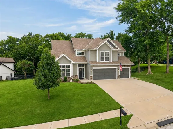 6388 NW Sioux Dr, Parkville, MO 64152
