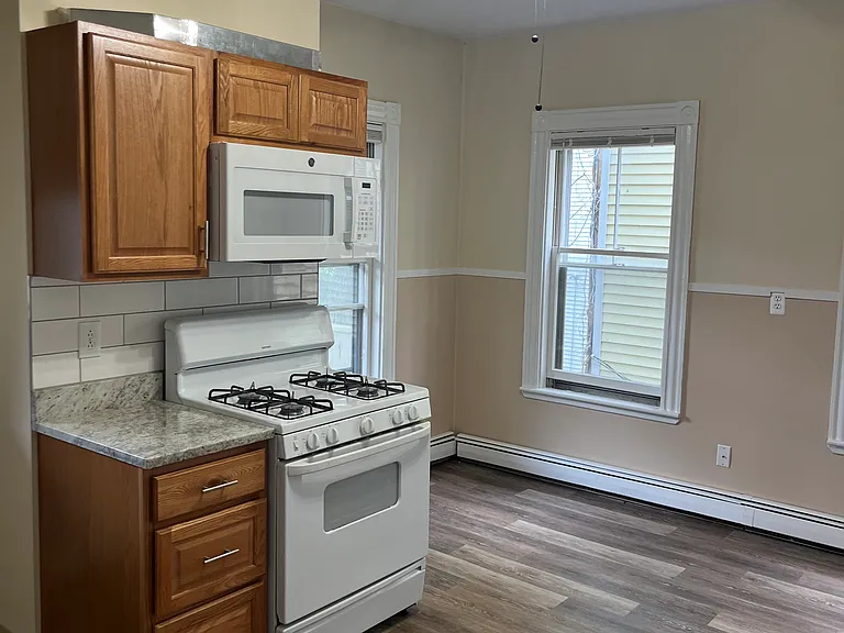 204 Pearl St #4 — Photo 2