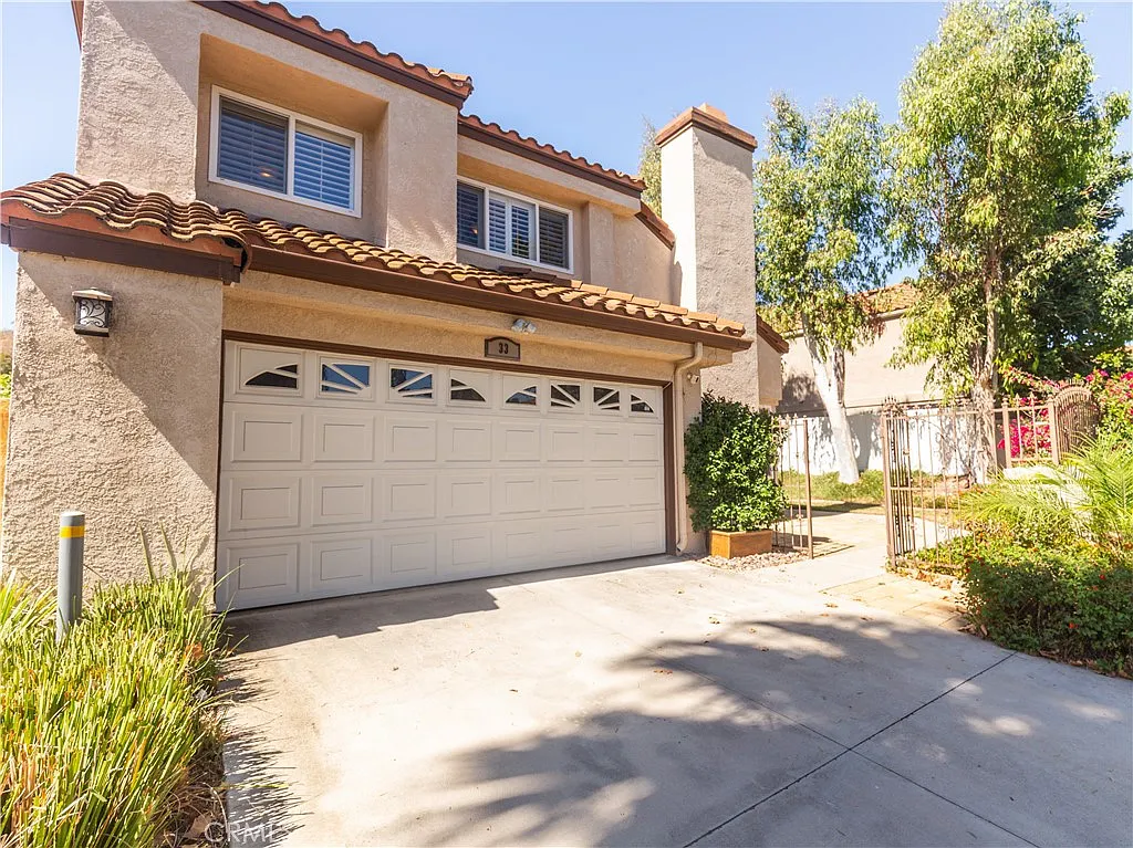 3 bed, 2.5 bath, 1787 sqft, $3,800 — Photo 2