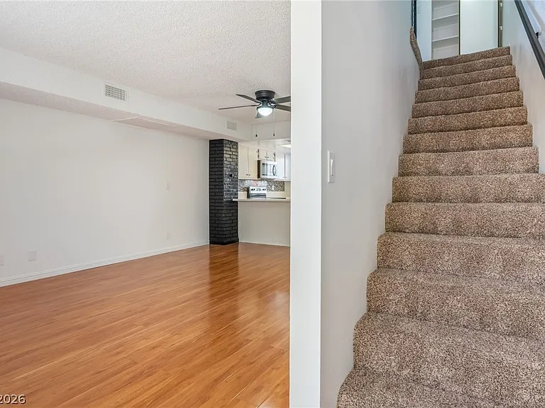 1406 N Jones Blvd — Photo 14
