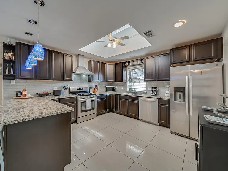 1021 Mellville Dr — Photo 11